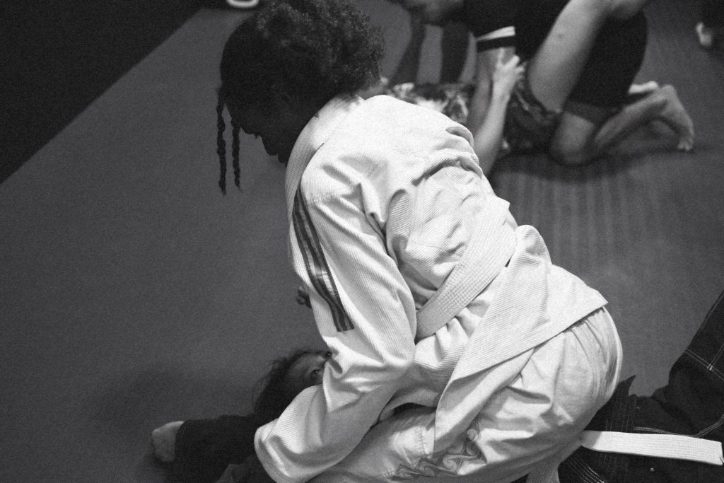 Adulte débutant un cours de Jiu-jitsu Brésilien à Aix-en-Provence chez IMPACT