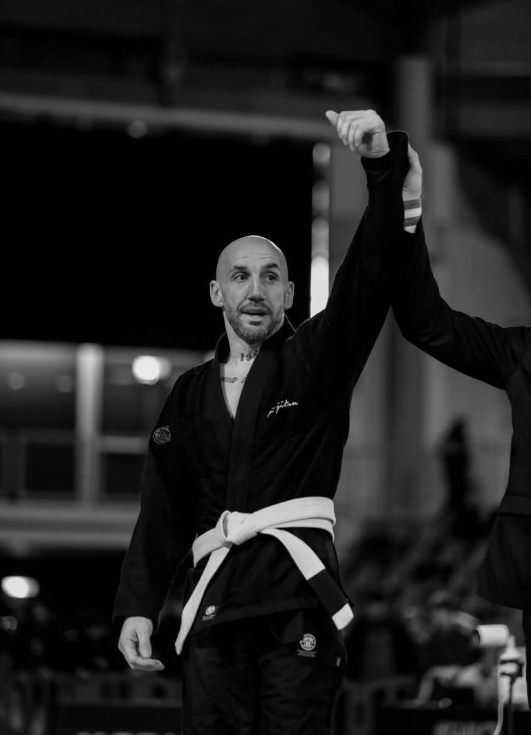 Combattant de Jiu-jitsu Brésilien en catégorie Master lors d'une compétition