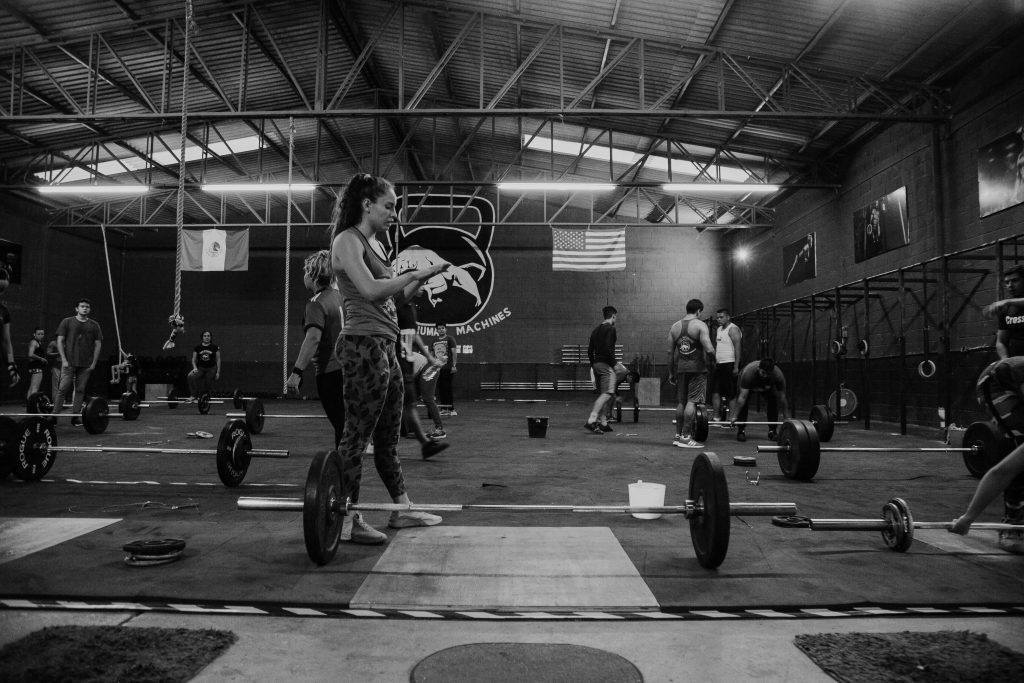 Cours collectif de cross-training avec exercices de renforcement musculaire à Aix-en-Provence