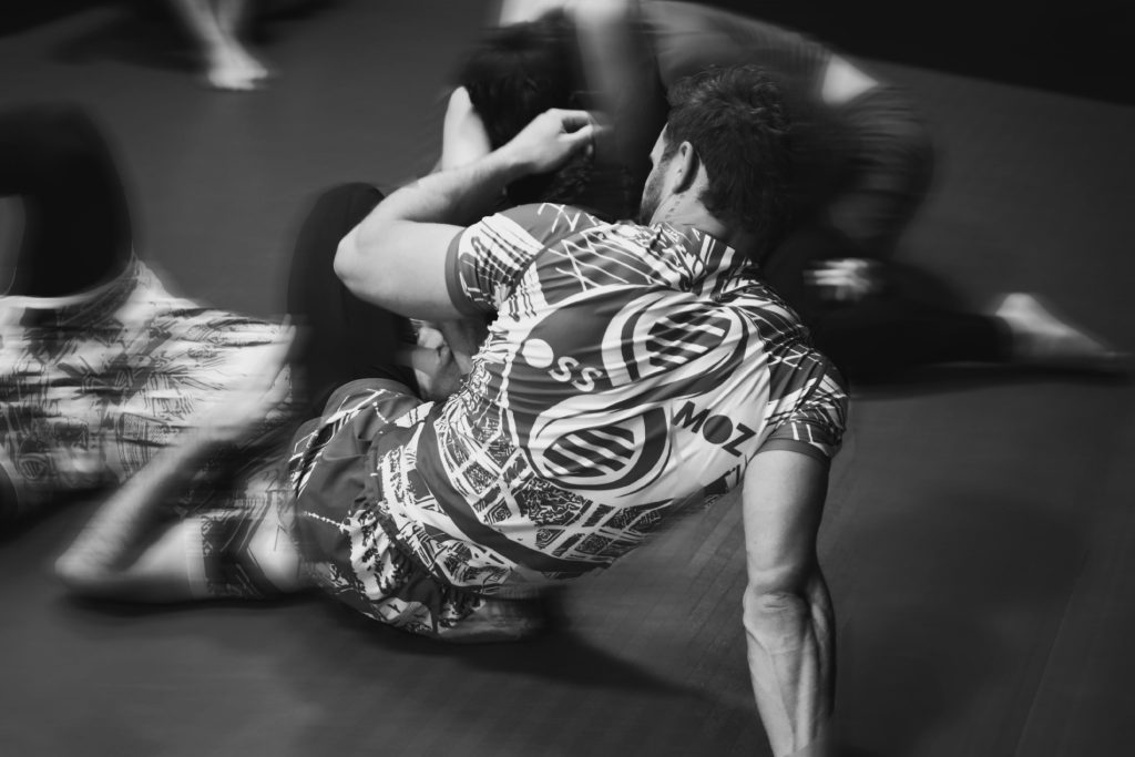 Phase d’opposition pendant un cours de Grappling No-Gi à Aix-en-Provence