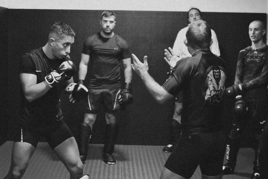Exercice technique pour débutants en MMA à Aix-en-Provence