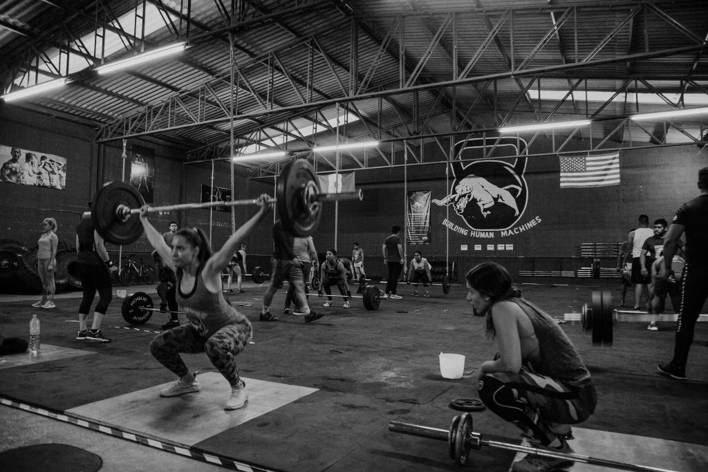 Entraînement de CrossFit à Aix-en-Provence avec mouvement d’haltérophilie