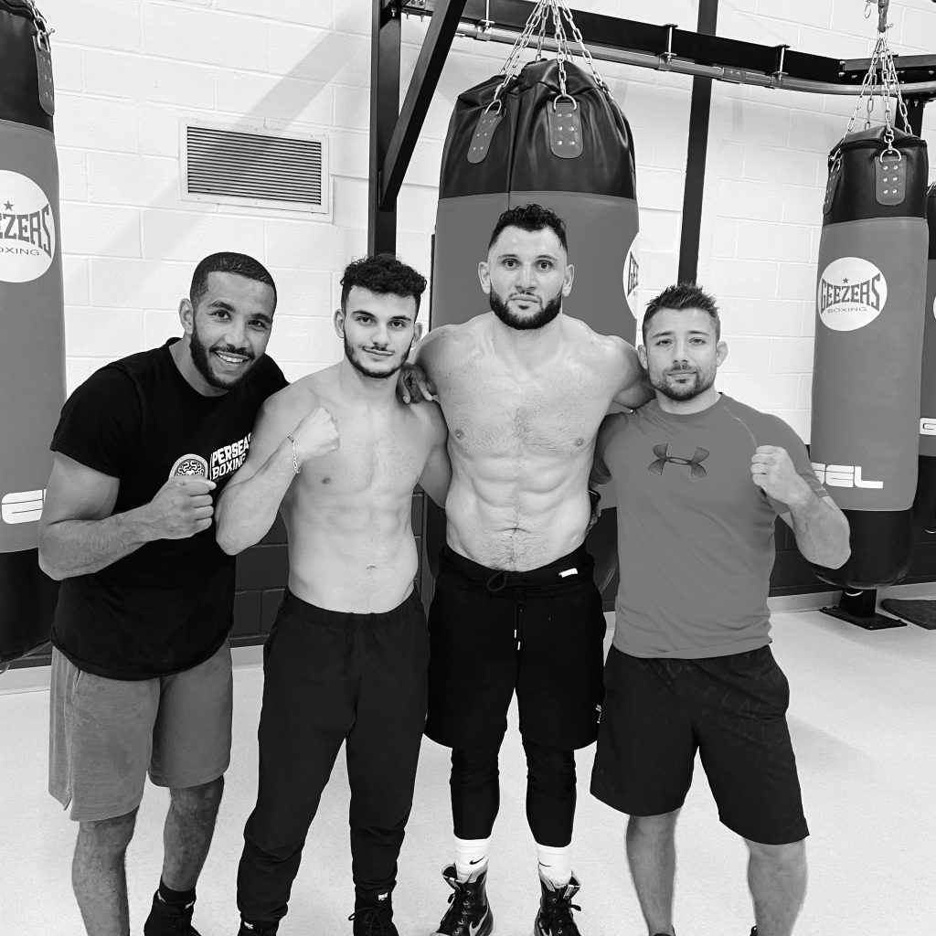 Florian Pourhadi avec les boxeurs professionnels Arsen Goulamirian, Souleimane Mohammedi et Réda Kham