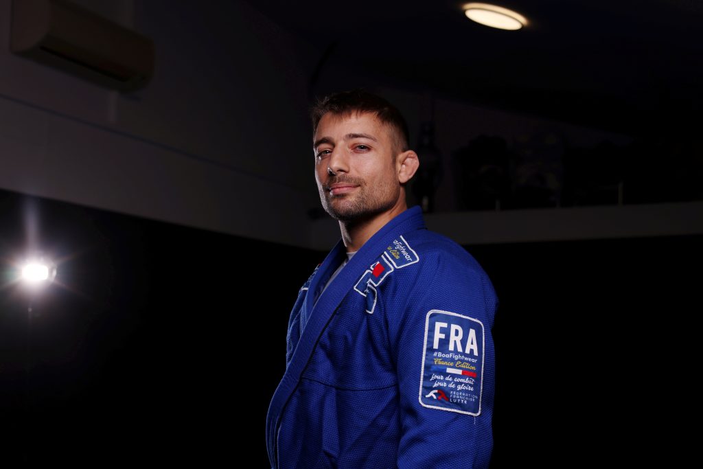 Portrait de Florian Pourhadi en kimono, fondateur et head coach d’IMPACT à Aix-en-Provence