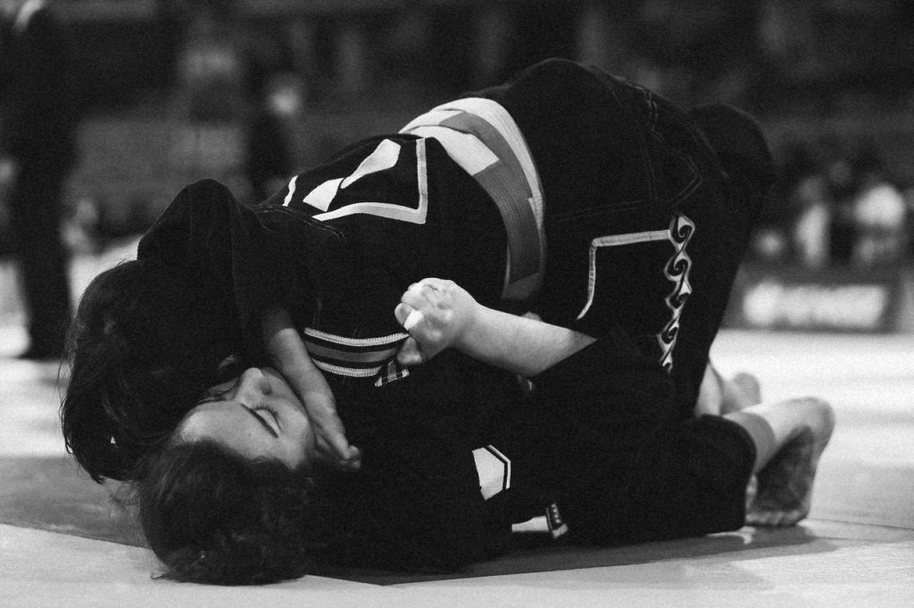 Groupe de pratiquantes de Jiu-jitsu brésilien réunies après un entraînement