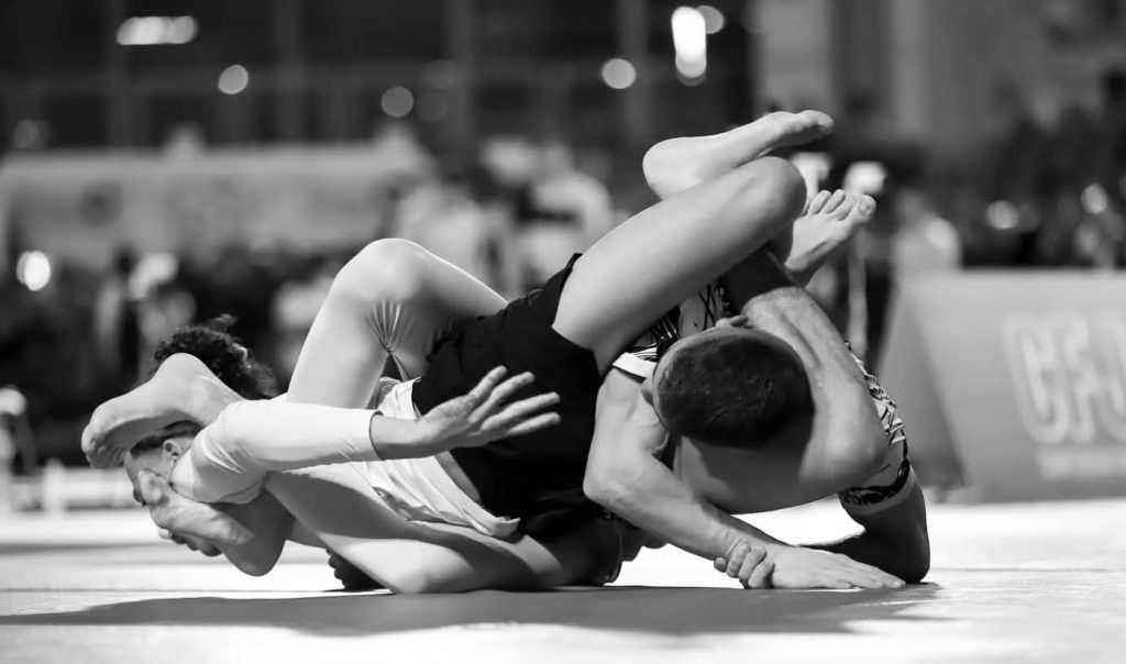 Tentative de soumission pendant un combat de Grappling No-Gi, technique également présente en Luta Livre