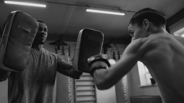Entraînement aux paos en boxe sans contact à Aix-en-Provence