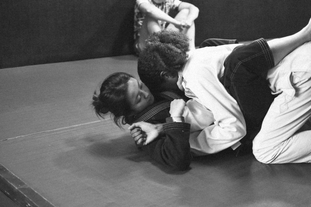 Pratiquantes lors d’un premier cours de Jiu-jitsu à Aix-en-Provence chez IMPACT