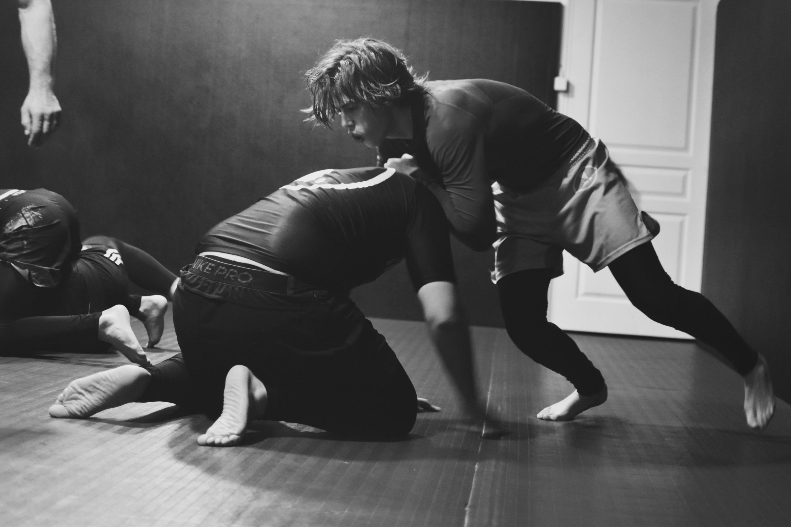 Débutants pratiquant le Jiu-jitsu sans kimono à Aix-en-Provence chez IMPACT