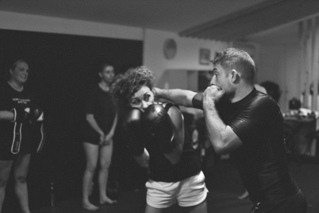 Exercice de boxe en petit groupe chez MOVE BY IMPACT à Aix-en-Provence