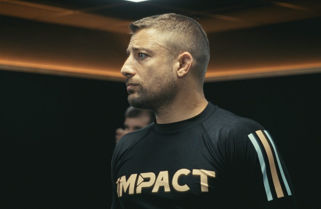 Florian Pourhadi, formateur et entraîneur de Jiu-jitsu Brésilien, dans la salle IMPACT à Aix-en-Provence.
